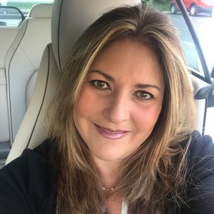 Meet your Posher, Adrienne
